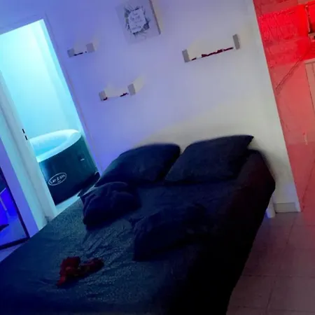 Appartement Avec Jacuzzi Sur Saint-Raphael Apartment